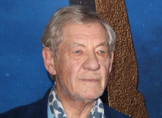 Nach seinem Sturz: Ian McKellen darf nicht auf die Bühne zurück Ian McKellen muss sich schonen. / Source: Landmark Media. pictures@lmkmedia.com. Tel:00 44 20 7033 3830/ImageCollect