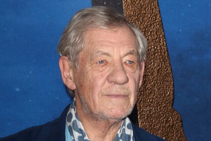 Ian McKellen muss sich schonen. / Source: Landmark Media. pictures@lmkmedia.com. Tel:00 44 20 7033 3830/ImageCollect