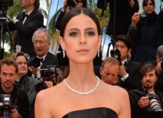 So reagieren Fans auf Lena Meyer-Landruts erneute Konzertabsage Lena Meyer-Landrut musste am Wochenende zweimal ins Krankenhaus. / Source: Featureflash Photo Agency/Shutterstock.com