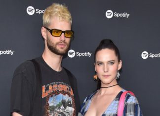Aus gesundheitlichen Gründen: Sofi Tukker sagen Auftritte im Juli ab Sofi Tukker, bestehend aus Tucker Halpern und Sophie Hawley-Weld werden im Juli nicht in Europa auftreten. Grund ist eine Infektion des Musikers. / Source: DFree/Shutterstock.com