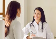 Immer mehr im Fokus: Warum Gendermedizin allen nützt Gendermedizin wird zunehmend auch an deutschen Universitäten gelehrt. / Source: Studio Romantic/Shutterstock