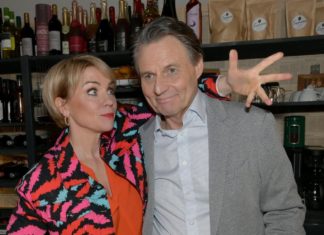 Das passiert heute in den Soaps "GZSZ": Yvonne wünscht sich von Gerner mehr Aufmerksamkeit. / Source: RTL / Rolf Baumgartner