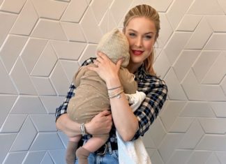 Nina Ensmann ist nach Babypause zurück am “GZSZ”-Set Nina Ensmann mit ihrem Söhnchen. / Source: RTL