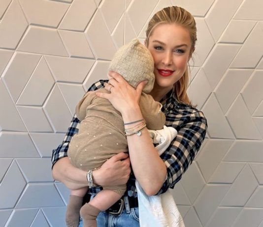 Nina Ensmann ist nach Babypause zurück am “GZSZ”-Set Nina Ensmann mit ihrem Söhnchen. / Source: RTL