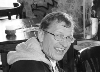 Berliner Promi-Fotograf erstochen: Stars zeigen sich entsetzt Der Promi-Fotograf Juri Reetz starb im Alter von 61 Jahren. / Source: imago/POP-EYE