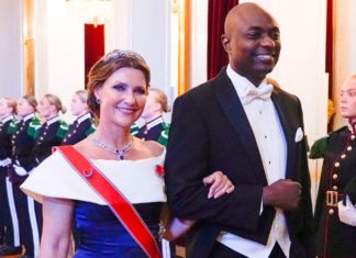 Vor der Hochzeit: Märtha Louise und Durek Verrett zeigen ihr Monogramm Märtha Louise von Norwegen und Durek Verrett geben sich Ende August das Jawort. / Source: LISE ASERUD/NTB/AFP via Getty Images