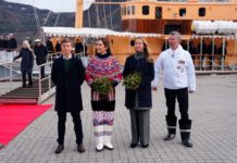 König Frederik und Königin Mary begeistern in grönländischer Tracht König Frederik und Königin Mary setzten am vierten Tag ihres Grönland-Besuchs auf die traditionelle Nationaltracht. / Source: IDA MARIE ODGAARD/Ritzau Scanpix/AFP via Getty Images