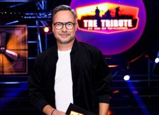 “The Tribute” kommt im August: Alle Infos zur neuen Sat.1-Musikshow Matthias Opdenhövel moderiert "The Tribute - Die Show der Musiklegenden". / Source: Seven.One/Julia Feldhagen