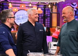 “Wer kocht das Beste für die Gäste?”: Das steckt hinter der Kochshow Sebastian Metzdorf, Alexander Herrmann und Frank Rosin (v.l.) in "Wer kocht das Beste für die Gäste?". / Source: Seven.One / Willi Weber